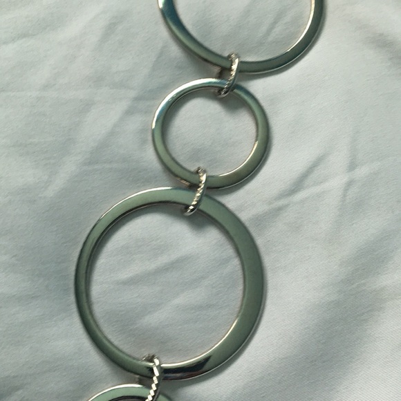 SILVER CIRCLE METAL BELT - Picture 2 of 4